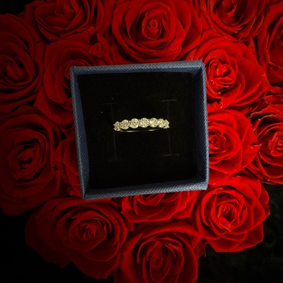 Moissanite 7 Stone 925 Ring - Picture 3 of 9